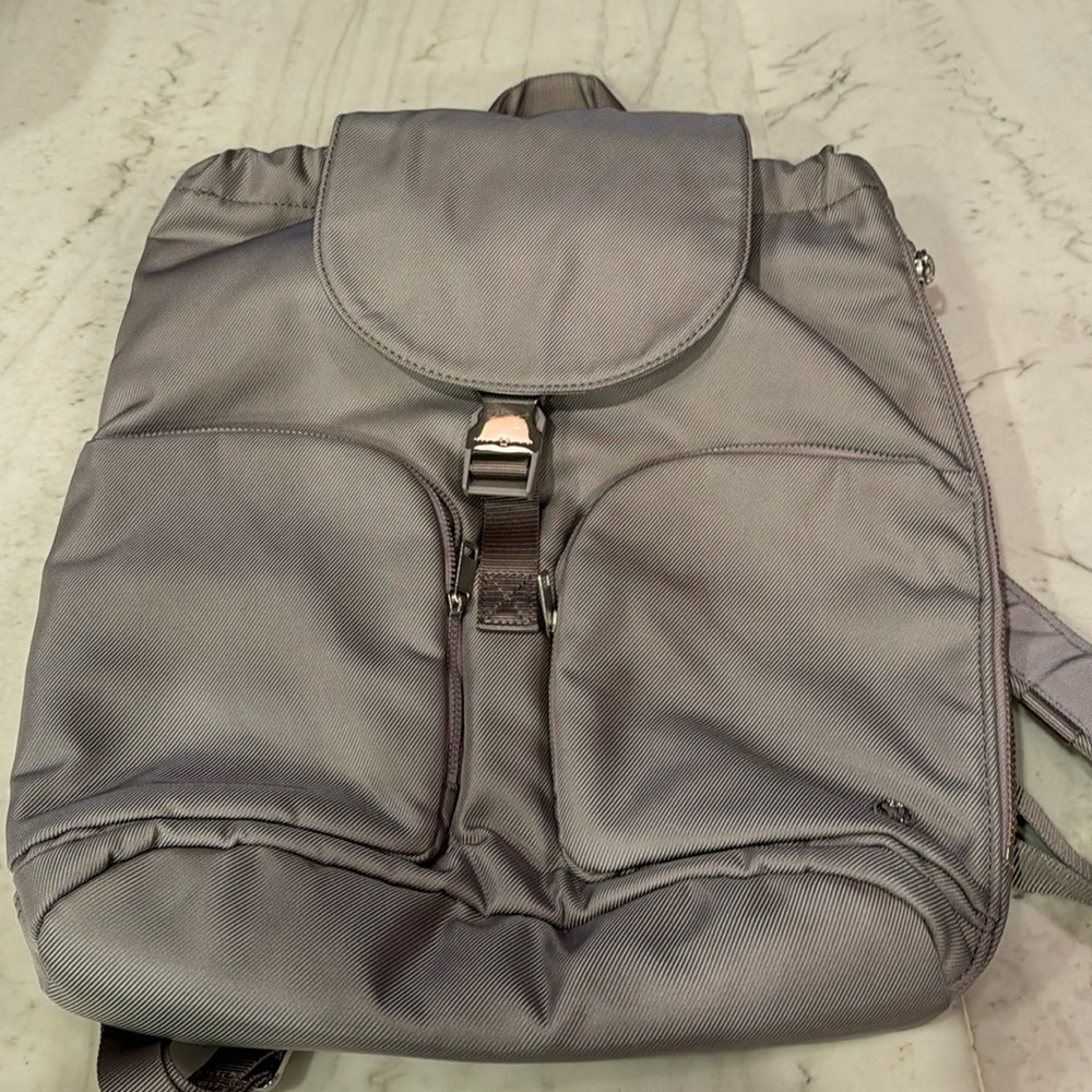 Lululemon back bag. Excellent condition. Can be used for leisure or active.
